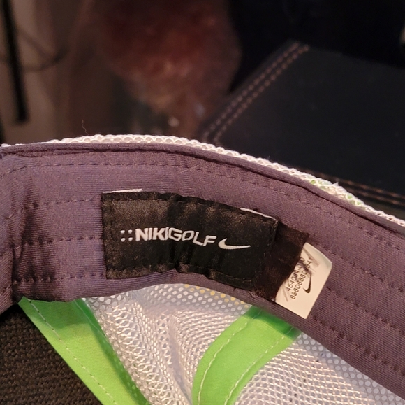 NikeGolf Hat OS Black & White w/ Lime Green Swoosh - Picture 5 of 6